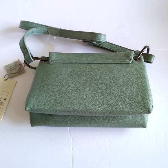 A New Day Women's Small Green Crossbody Or Shoulder Strap Purse Magnetic Closure - Picture 3 of 8